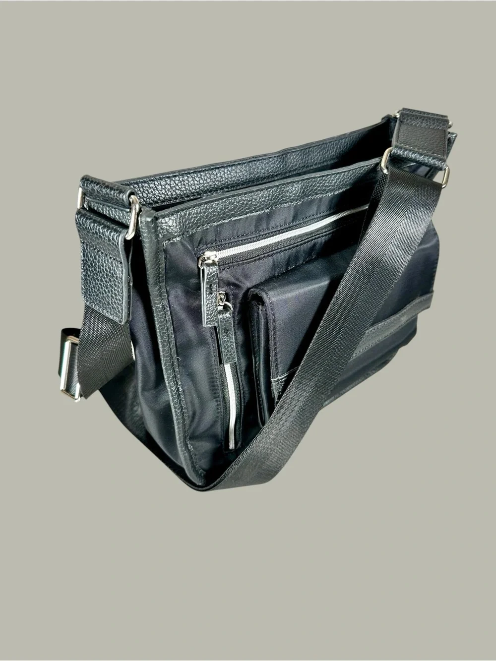Tommy Bahama Unisex Shoulder/ Crossbody bag